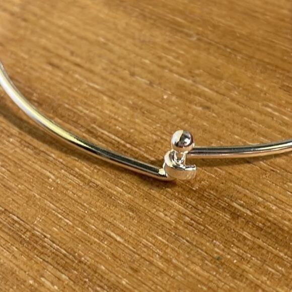 Vantel Pearls Bracelet Charm Destination Bracelet East in Silver Tone - Picture 6 of 7